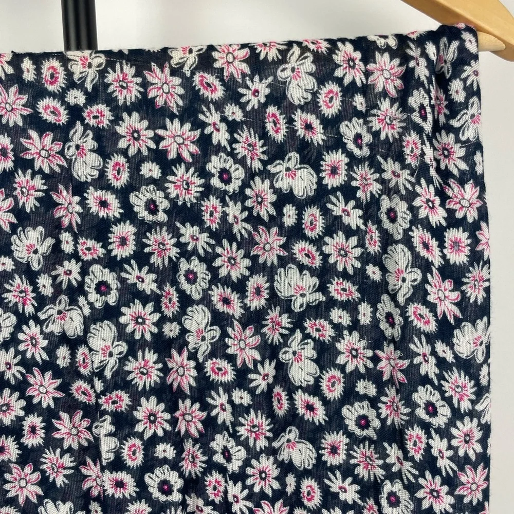 Rebecca Minkoff Daisy White Floral‎ Pink Oblong Tassel Trim Rectangular Scarf